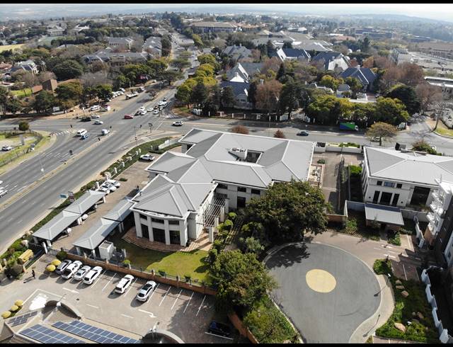 1,691M² OFFICE FOR SALE IN BRYANSTON